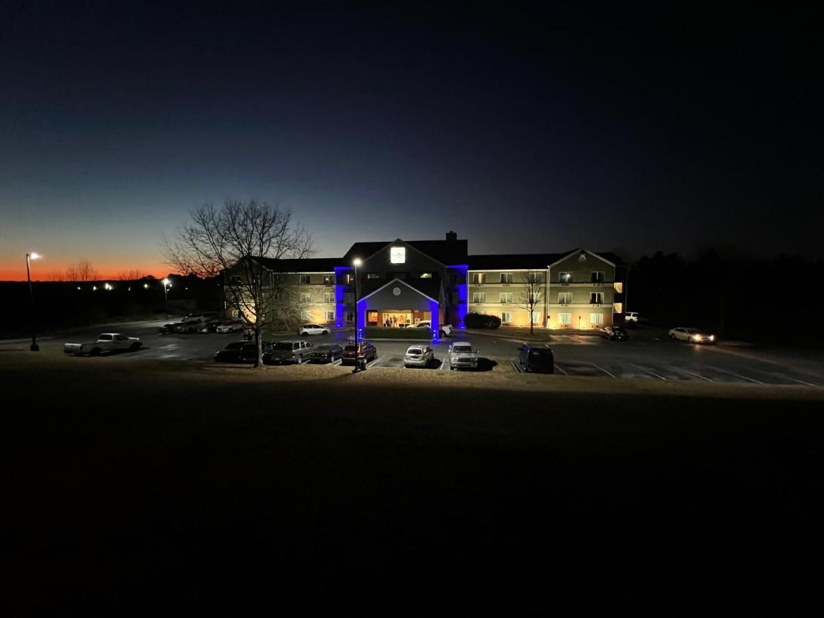 Budgetel Inns & Suites Fairfield Exterior photo